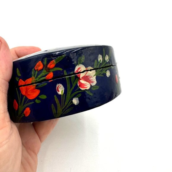 Vintage Papier Mache Trinket Box Hand Painted Lacquered Black Pink Floral circle - Picture 5 of 9